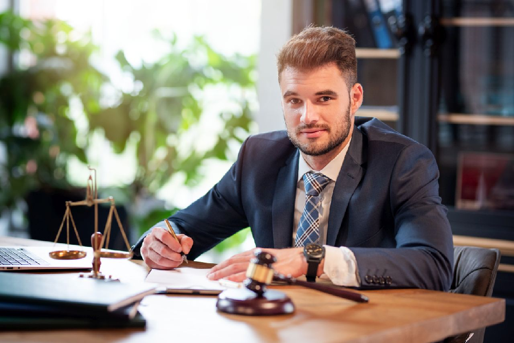 Wybierz zawód prawniczy – adwokat, prokurator, a może komornik?