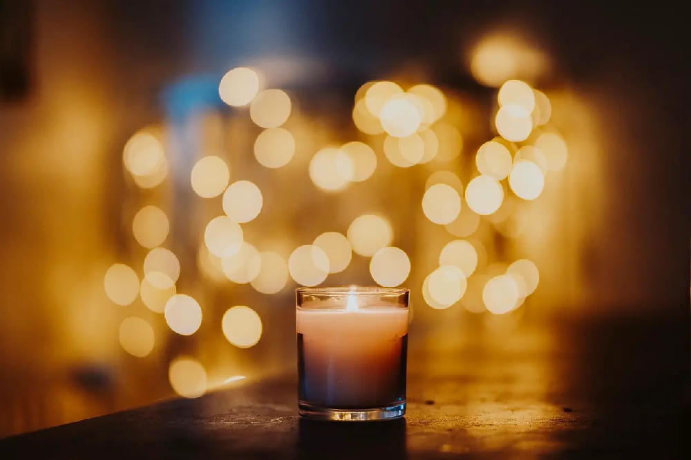 Sekrety aromaterapii — jak świece zapachowe wpływają na zdrowie i nastrój?