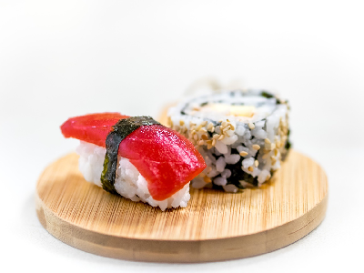 Catering sushi - ciekawy sposób na przyjęcie