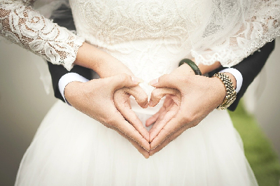Ślub w środku tygodnia - dlaczego warto się na niego zdecydować i o czym należy pamiętać