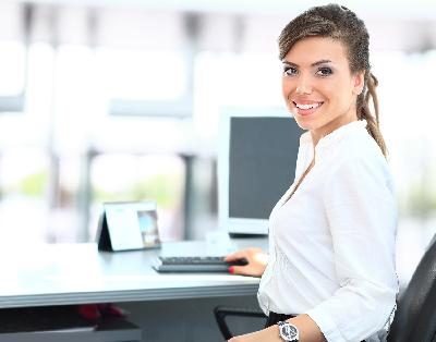 Jak znaleźć pracę administracyjno-biurową w Internecie?